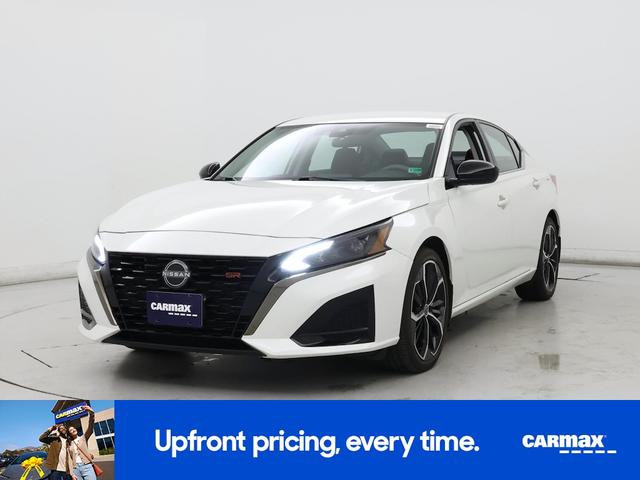 Photo of 2023 White Nissan Altima