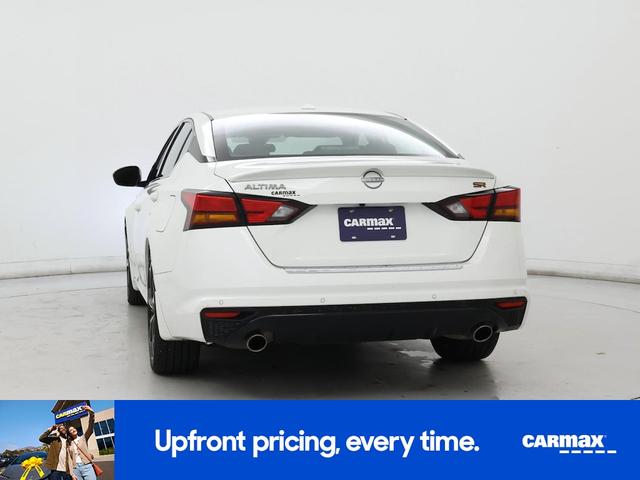 Photo of 2023 White Nissan Altima