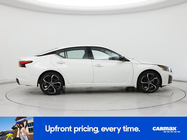 Photo of 2023 White Nissan Altima