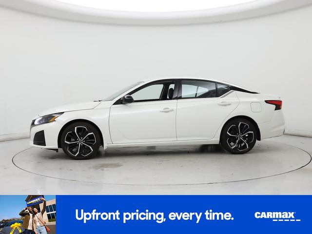 Photo of 2023 White Nissan Altima