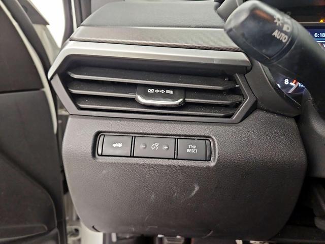 Photo of 2023 White Nissan Altima