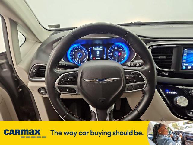 Photo of 2020 Gray Chrysler Pacifica