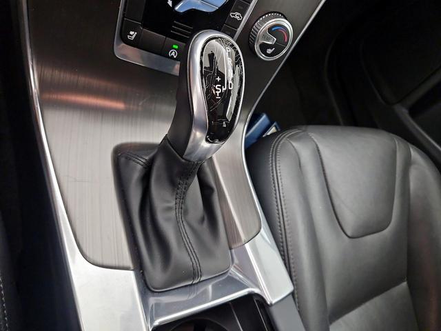 Photo of 2016 White Volvo V60