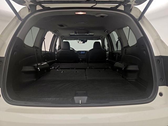 Photo of 2019 White Honda Pilot