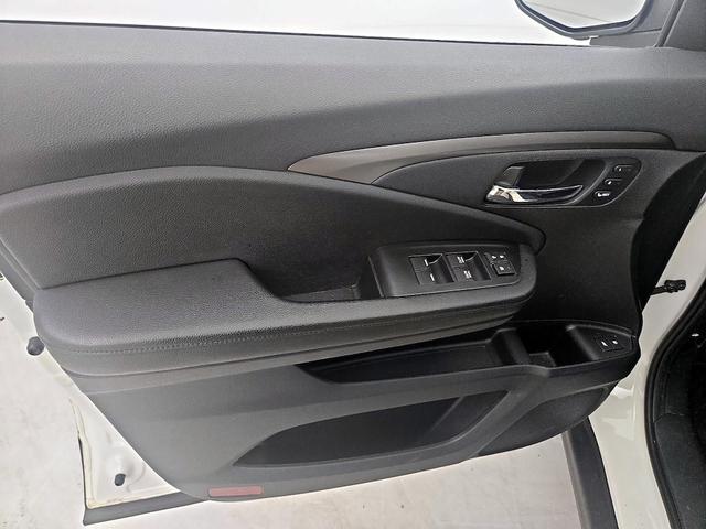 Photo of 2019 White Honda Pilot
