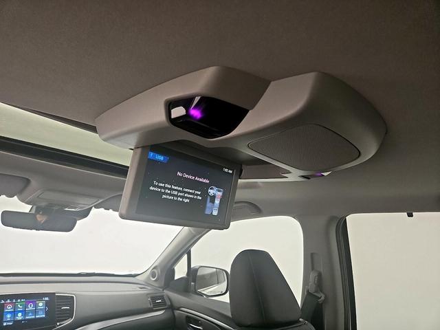Photo of 2019 White Honda Pilot