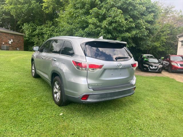 Photo of 2015 Silver Sky Metallic Toyota Highlander