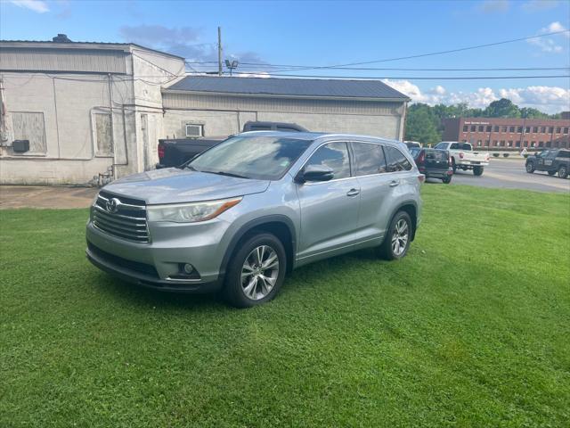 Photo of 2015 Silver Sky Metallic Toyota Highlander
