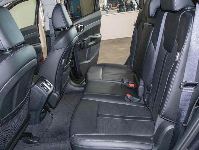 Photo of 2025 Metal Kia Sorento