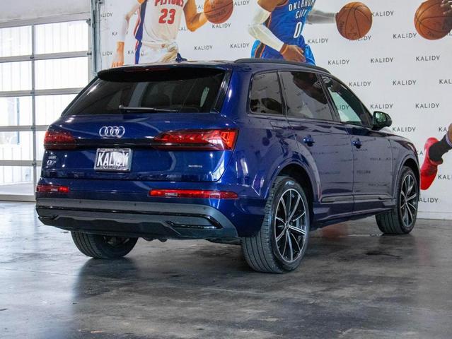 Photo of 2022 Navarra Blue Metallic Audi Q7