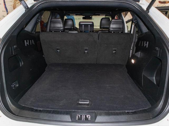 Photo of 2022 Star White Ford Edge