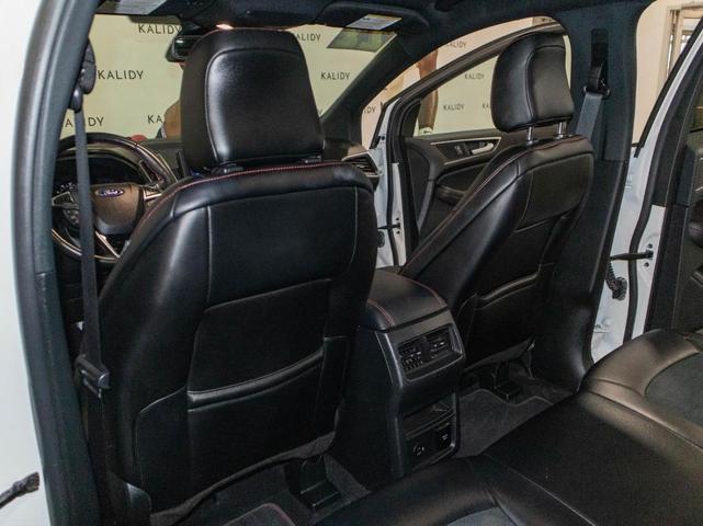 Photo of 2022 Star White Ford Edge