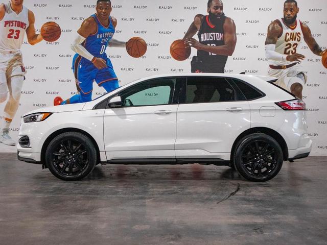 Photo of 2022 Star White Ford Edge