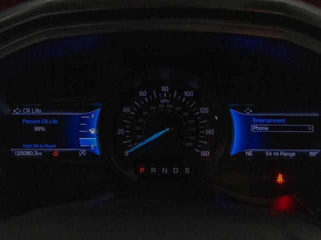 Photo of 2022 Star White Ford Edge