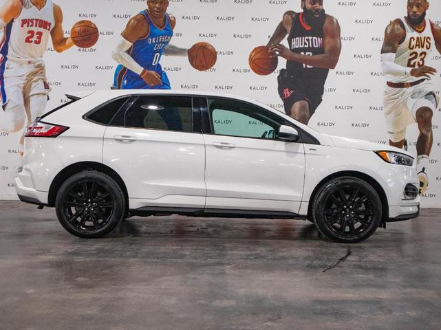 Photo of 2022 Star White Ford Edge