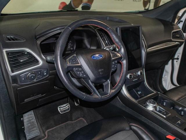 Photo of 2022 Star White Ford Edge