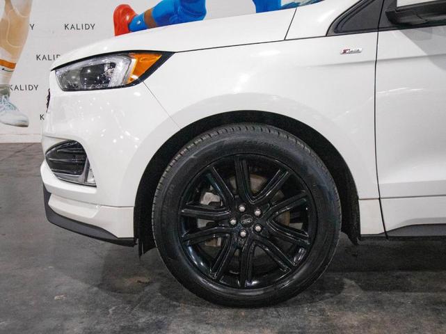 Photo of 2022 Star White Ford Edge
