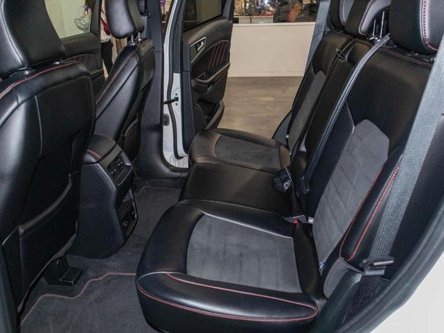 Photo of 2022 Star White Ford Edge