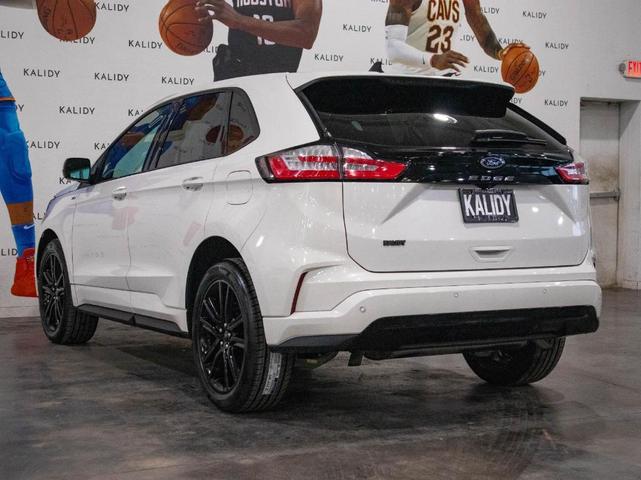 Photo of 2022 Star White Ford Edge
