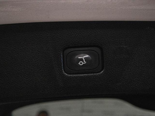 Photo of 2022 Star White Ford Edge