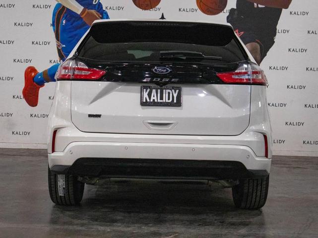 Photo of 2022 Star White Ford Edge