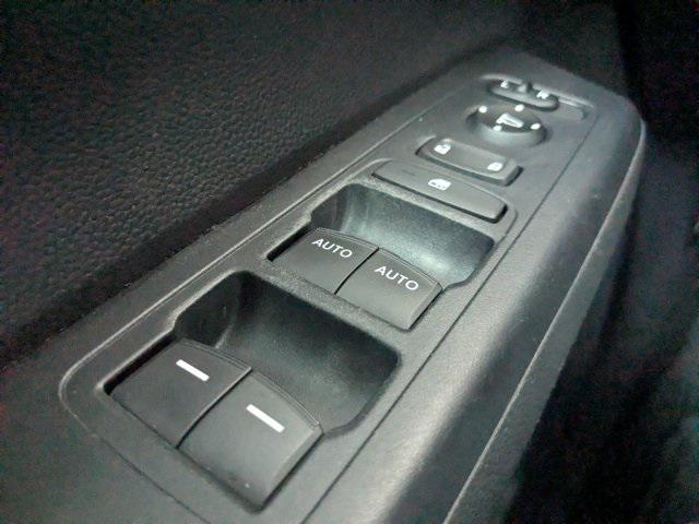 Photo of 2023 Still Night Pearl Honda CR-V