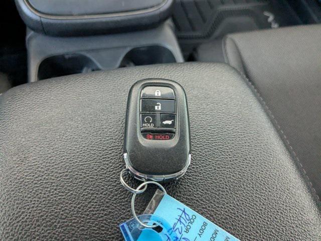 Photo of 2023 Still Night Pearl Honda CR-V