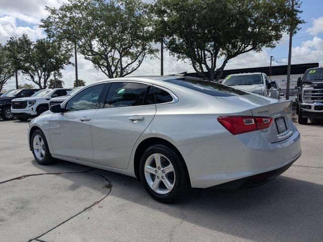 Photo of 2020 Silver Ice Metallic Chevrolet Malibu