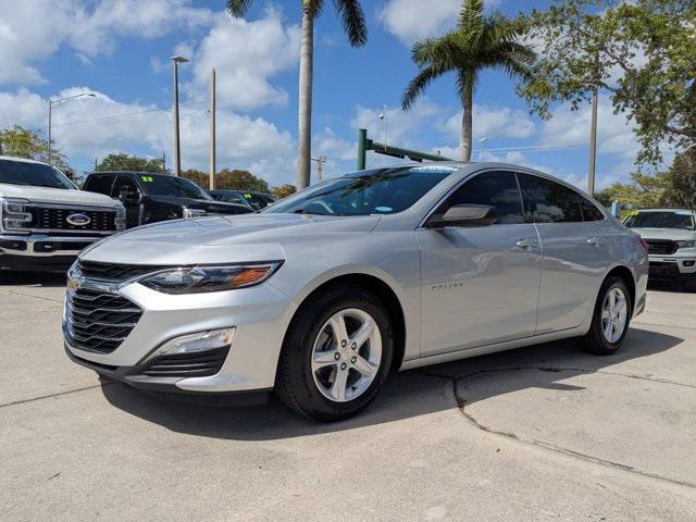 Photo of 2020 Silver Ice Metallic Chevrolet Malibu