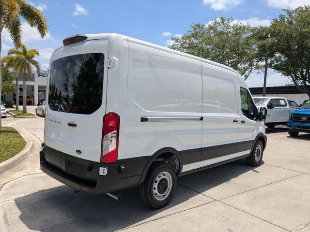 Photo of 2025 Oxford White Ford Transit-250