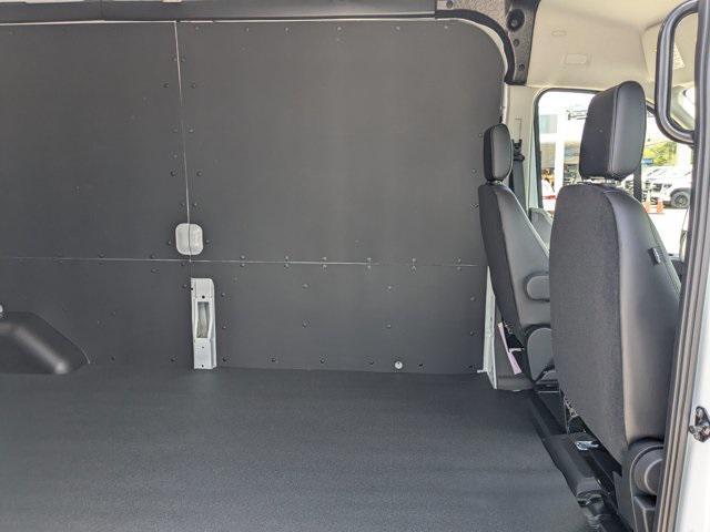 Photo of 2025 Oxford White Ford Transit-250