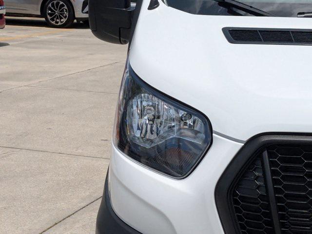 Photo of 2025 Oxford White Ford Transit-250