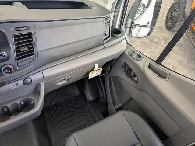 Photo of 2025 Oxford White Ford Transit-250
