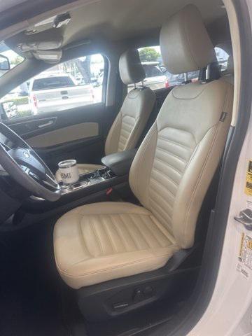 Photo of 2020 Star White Metallic Tri-Coat Ford Edge