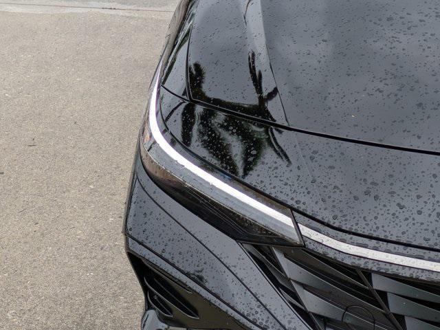 Photo of 2025 Abyss Black Hyundai ELANTRA
