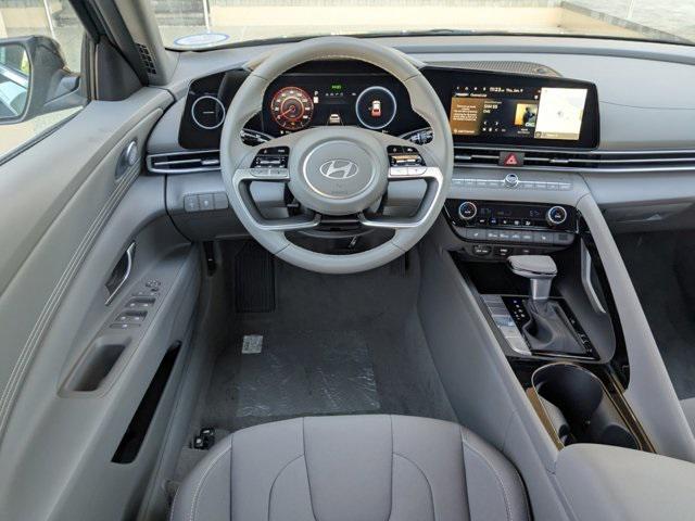 Photo of 2025 Abyss Black Hyundai ELANTRA