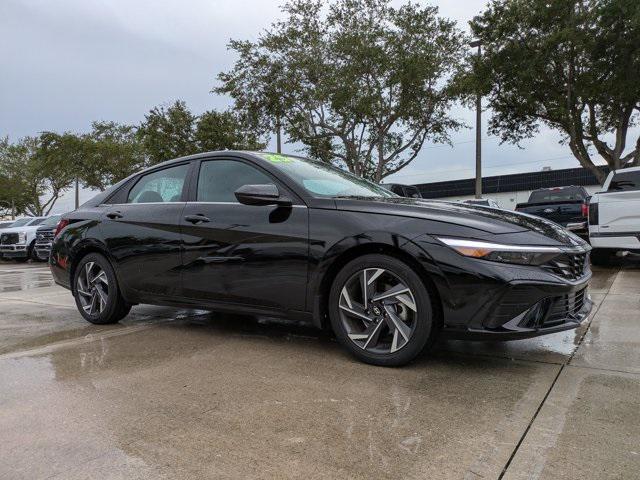 Photo of 2025 Abyss Black Hyundai ELANTRA