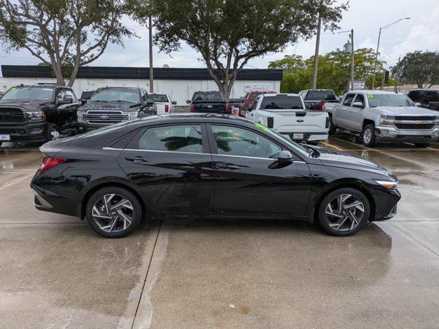 Photo of 2025 Abyss Black Hyundai ELANTRA