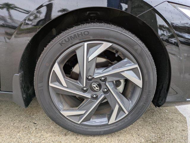 Photo of 2025 Abyss Black Hyundai ELANTRA