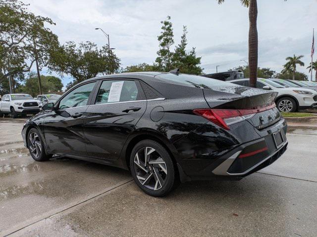 Photo of 2025 Abyss Black Hyundai ELANTRA