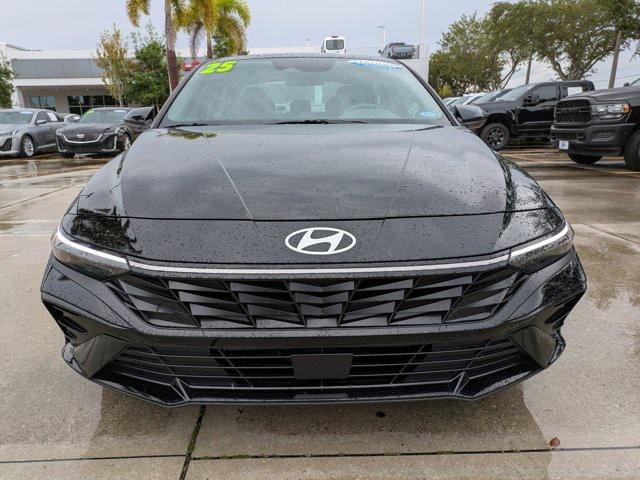 Photo of 2025 Abyss Black Hyundai ELANTRA