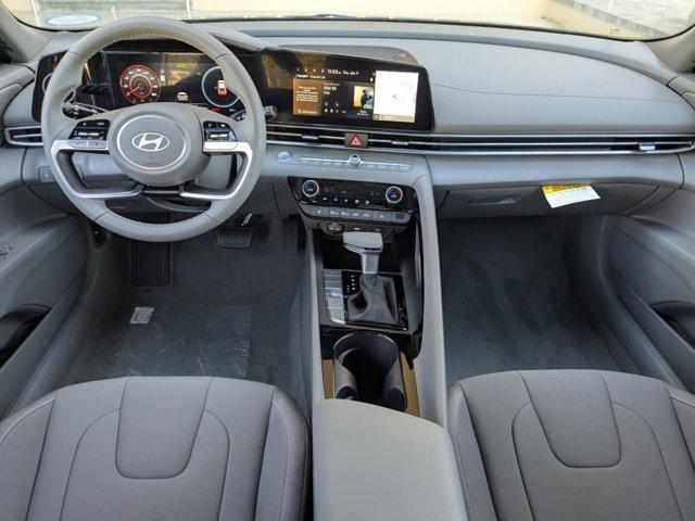 Photo of 2025 Abyss Black Hyundai ELANTRA