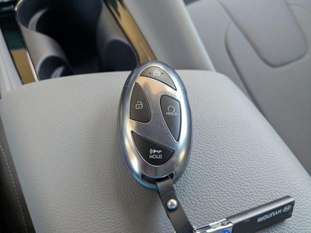 Photo of 2025 Abyss Black Hyundai ELANTRA