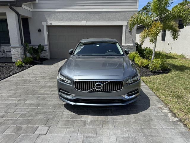 Photo of 2018 Gray Metallic Volvo S90