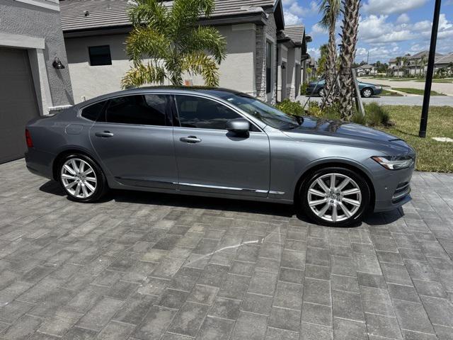 Photo of 2018 Gray Metallic Volvo S90