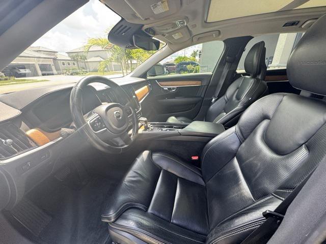 Photo of 2018 Gray Metallic Volvo S90