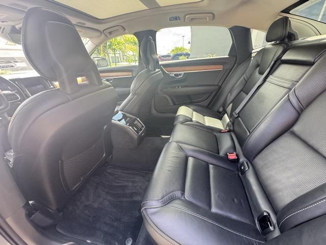 Photo of 2018 Gray Metallic Volvo S90