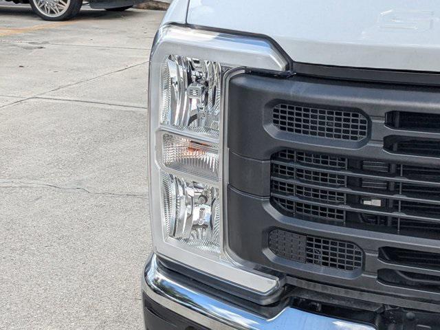 Photo of 2023 Oxford White Ford F-350