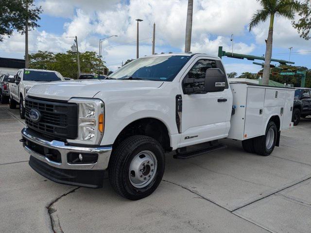 Photo of 2023 Oxford White Ford F-350