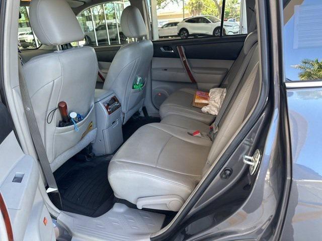 Photo of 2013 Magnetic Gray Metallic Toyota Highlander